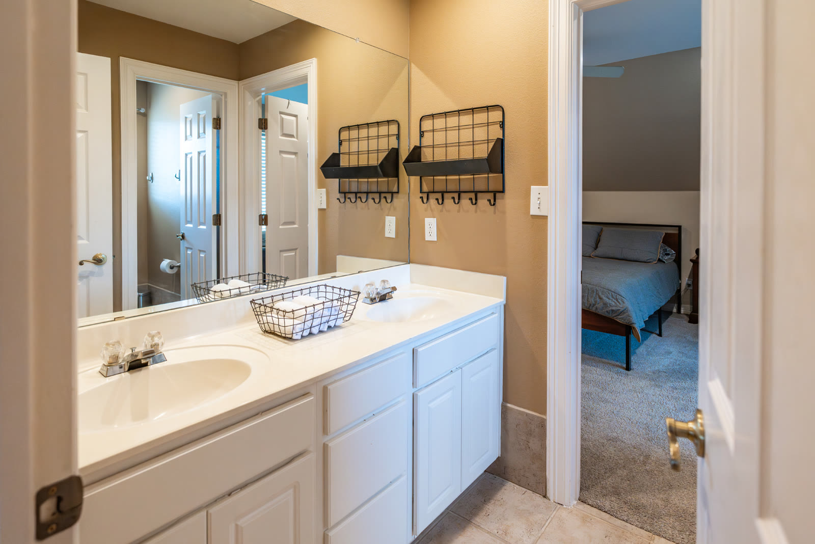 511 Broken Lance Dr — photo 32